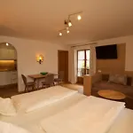 Rosa 1 & 3 Apartment *